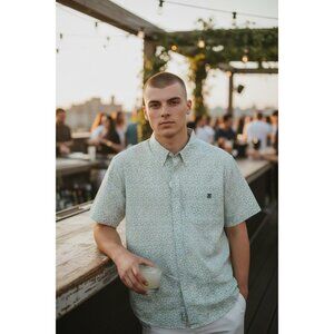 Huk Fishing Button Down Shirt S Green White Print Short Sleeve Performance Beach